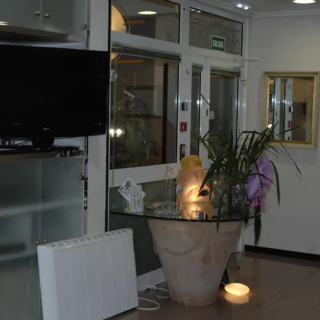 Готель Santacruz Ов'єдо