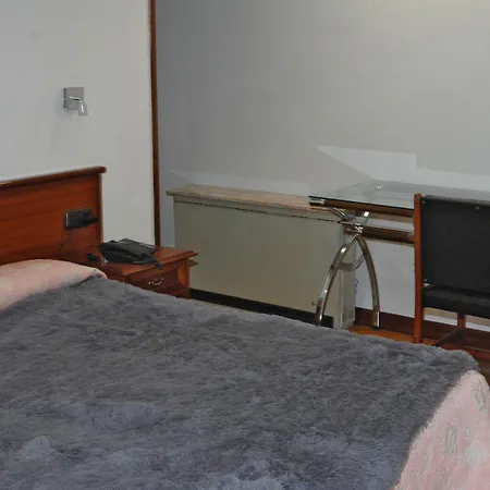 Готель Santacruz *