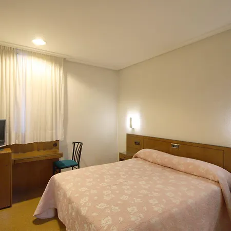 Santacruz Ов'єдо