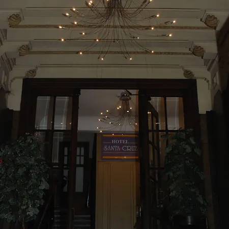 Готель Santacruz *