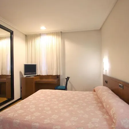 圣克鲁斯酒店 *